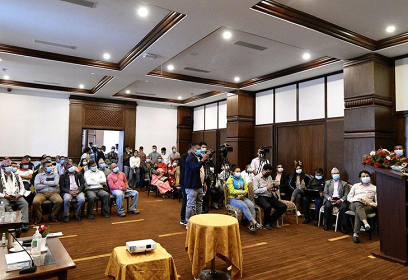 चन्द्रागिरिमा ओलीको अर्को कविता 